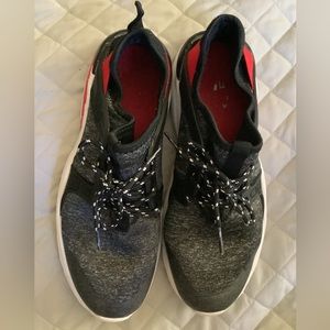 🍉 Sneakers size heathered grey, black, red, white, 9, EUC, super lightweight